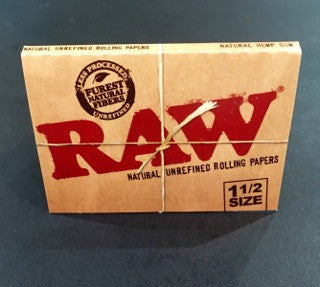 Raw Natural Unrefined Classic Rolling Papers Size 11/2"